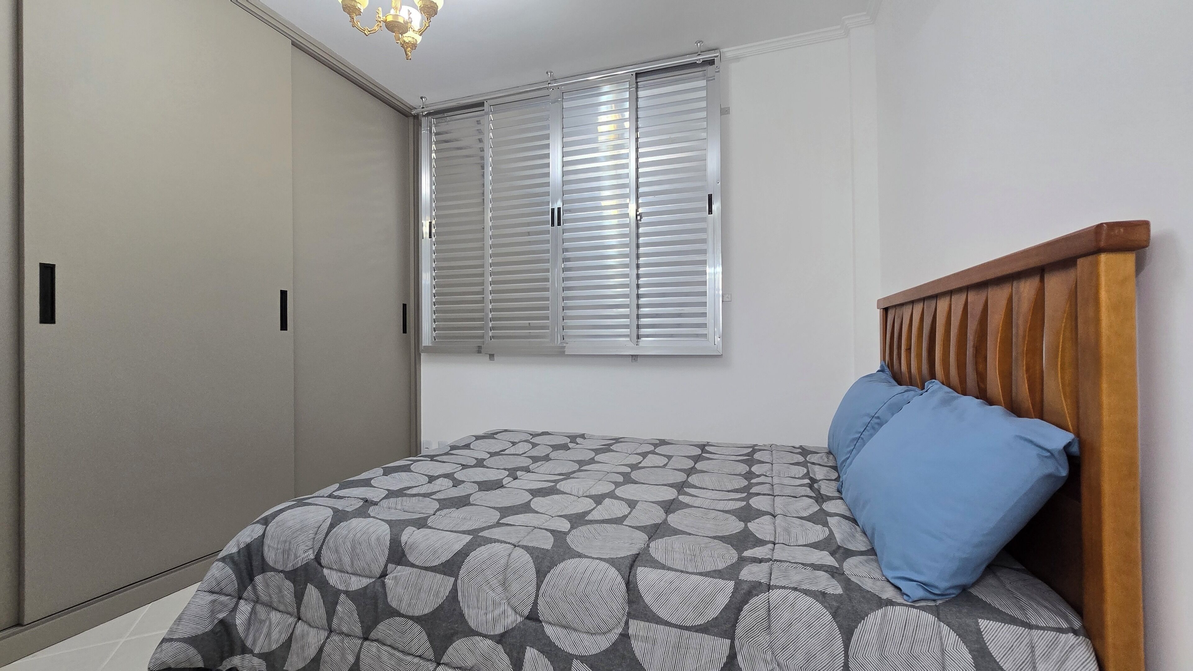 2 habitaciones, tabla de planchar con plancha y wifi gratis 