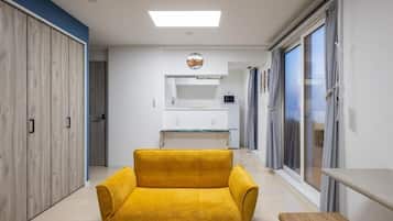 Basic House, 1 Bedroom, Sea View | Living area