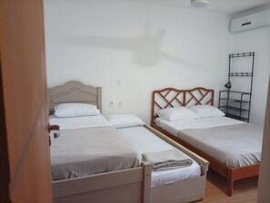 3 bedrooms, iron/ironing board, WiFi (free), bed sheets