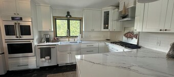 Cabin style 3bdrm home in Apple Canyon, walking path to the lake