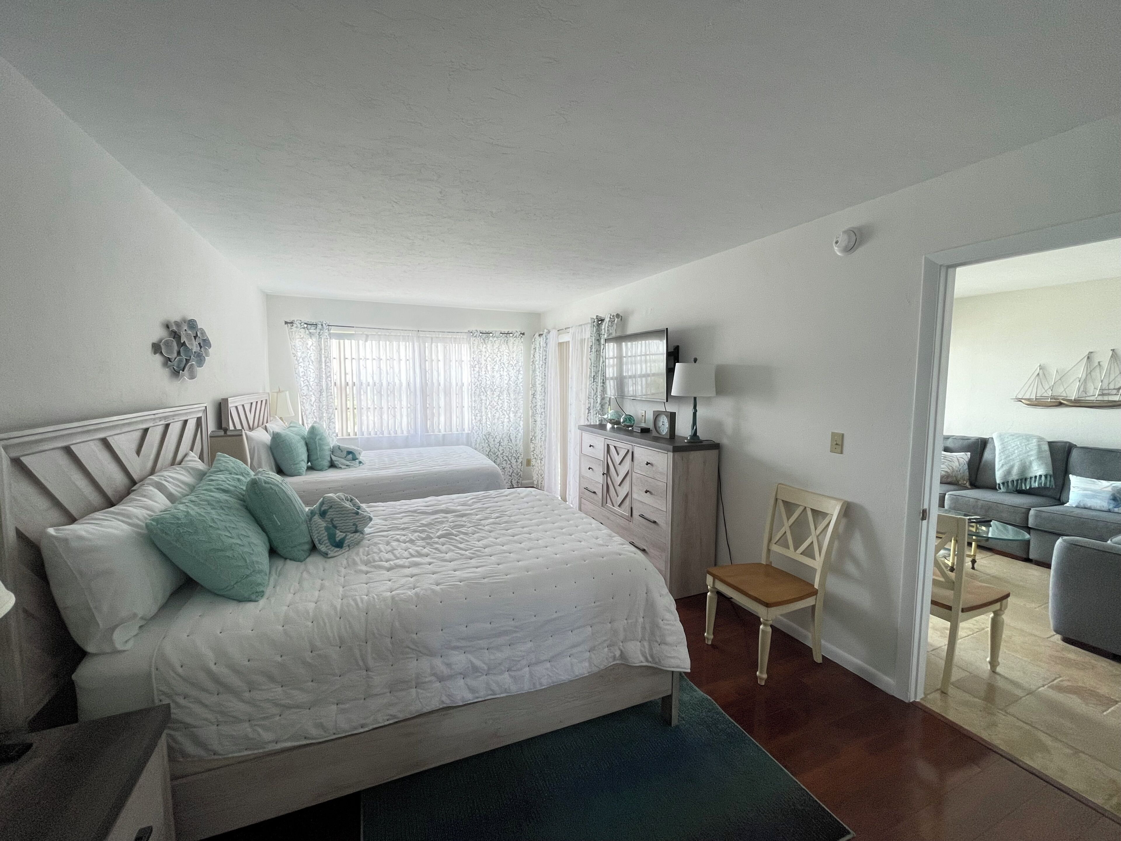 1 habitación, tabla de planchar con plancha, wifi gratis y ropa de cama 
