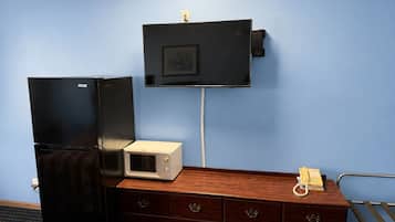 Deluxe Single Room, 1 King Bed, Non Smoking | Free WiFi