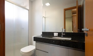 Bathroom - Studio in Condo w/ Pool and View Rbn2106 (Goiânia)