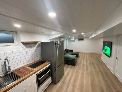 Cozy studio in beautiful Fairview with refreshing AC