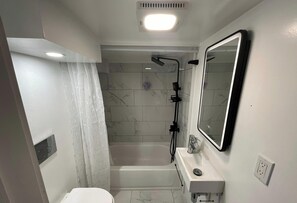 Toilet paper - Cozy studio in beautiful Fairview with refreshing AC (Fairview)
