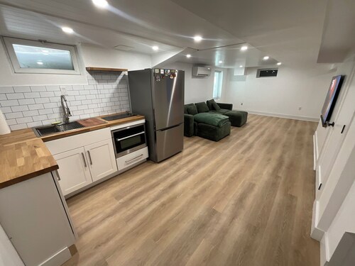 Cozy studio in beautiful Fairview with refreshing AC