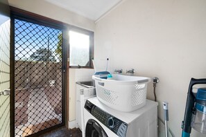 Interior - City Fringe Nook—Discover the North Adelaide Scene (Ovingham)