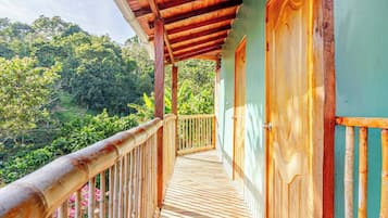 Ferienhütte, 2 Schlafzimmer, Raucher, Terrasse | Unterkunftsgelände