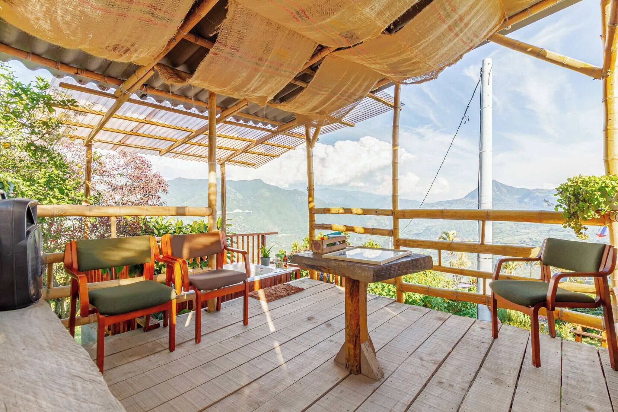 Cabaña, 2 habitaciones, para fumadores, patio | Restaurante al aire libre