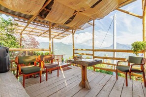 Cabaña, 2 habitaciones, fumadores, patio | Restaurante al aire libre