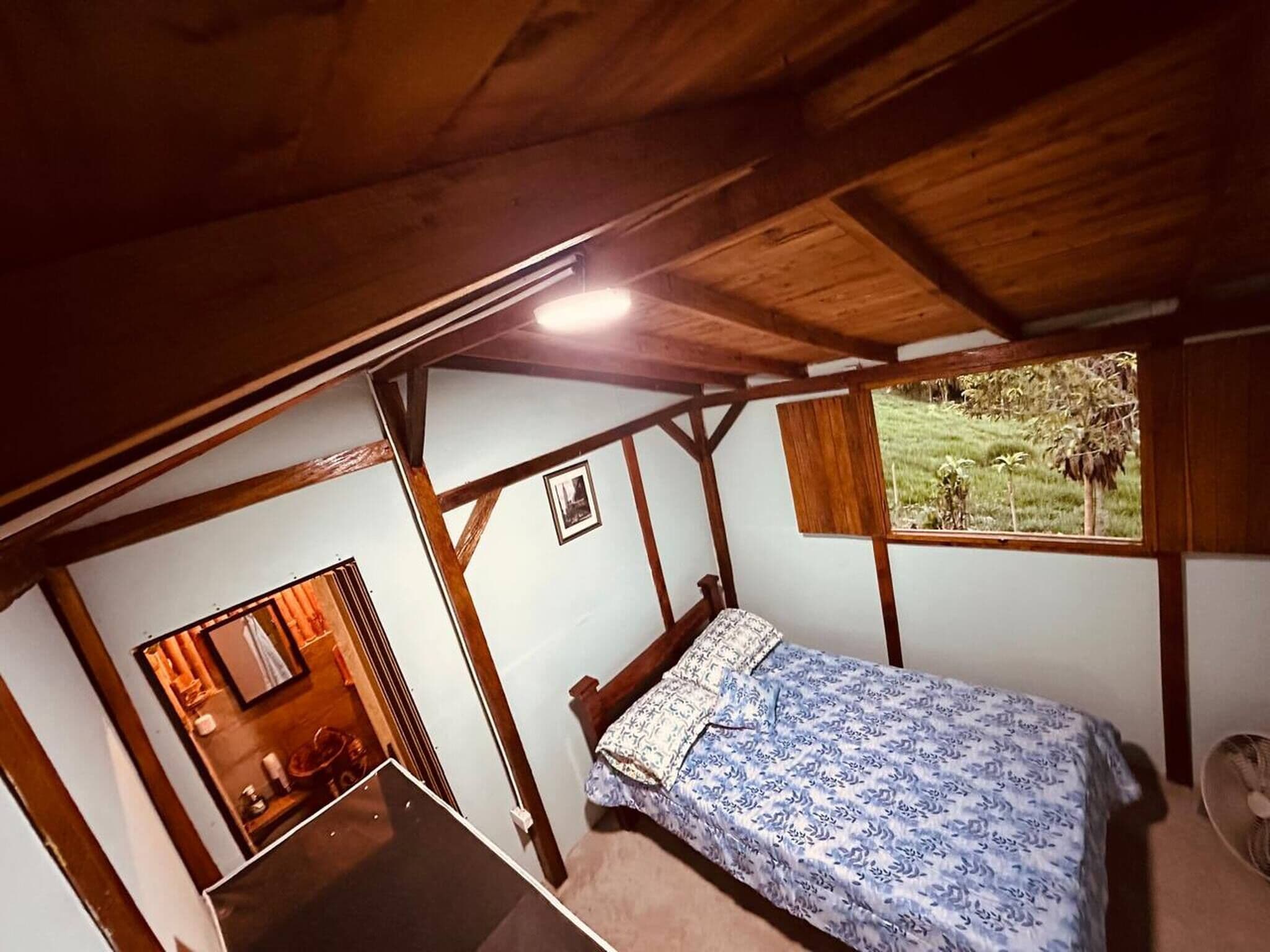 Mökki, 2 makuuhuonetta, tupakointi sallittu, patio | 2 makuuhuonetta