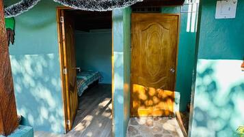 Cabaña, 2 habitaciones, para fumadores, patio | Interior