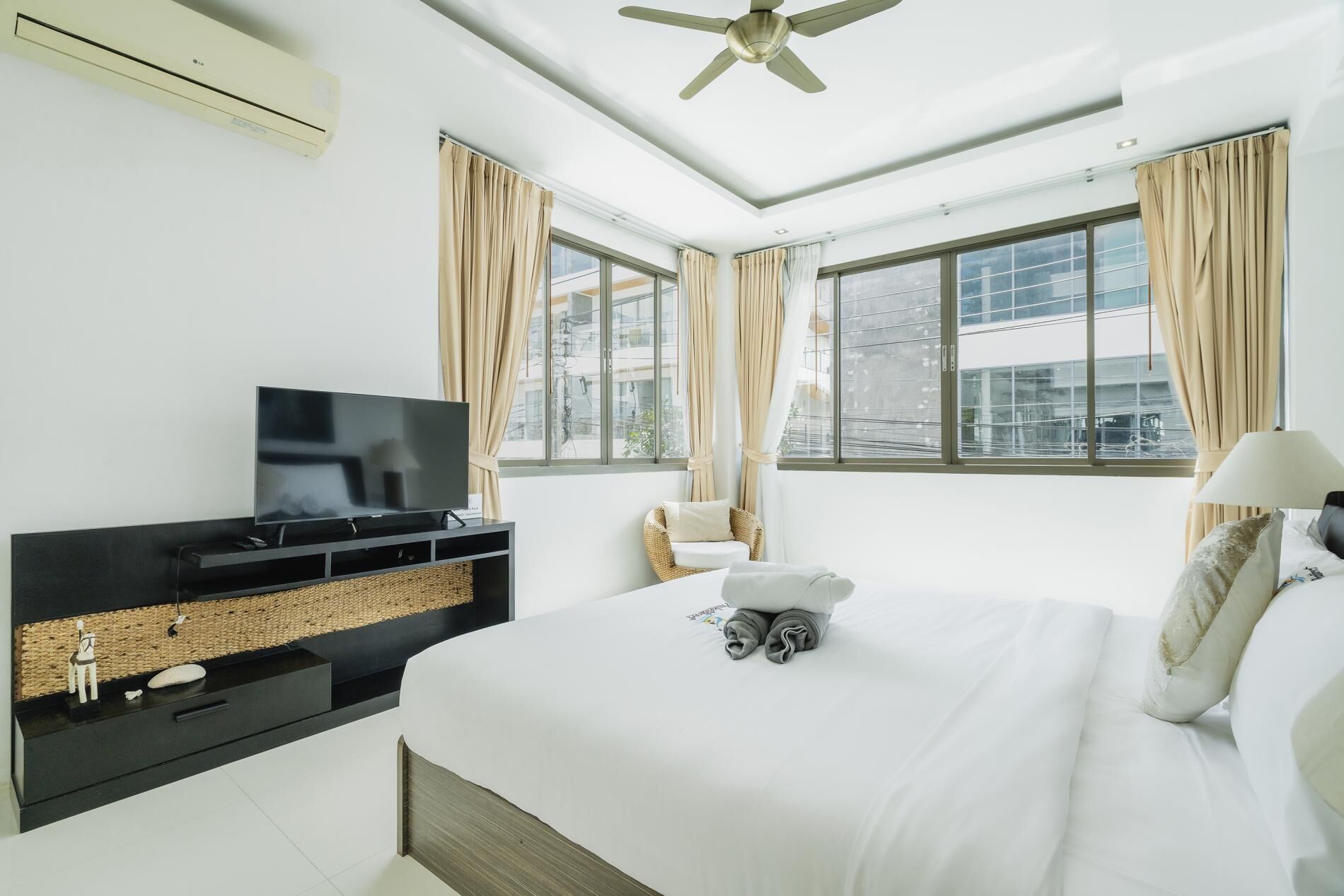 3 bedrooms, iron/ironing board, WiFi, bed sheets