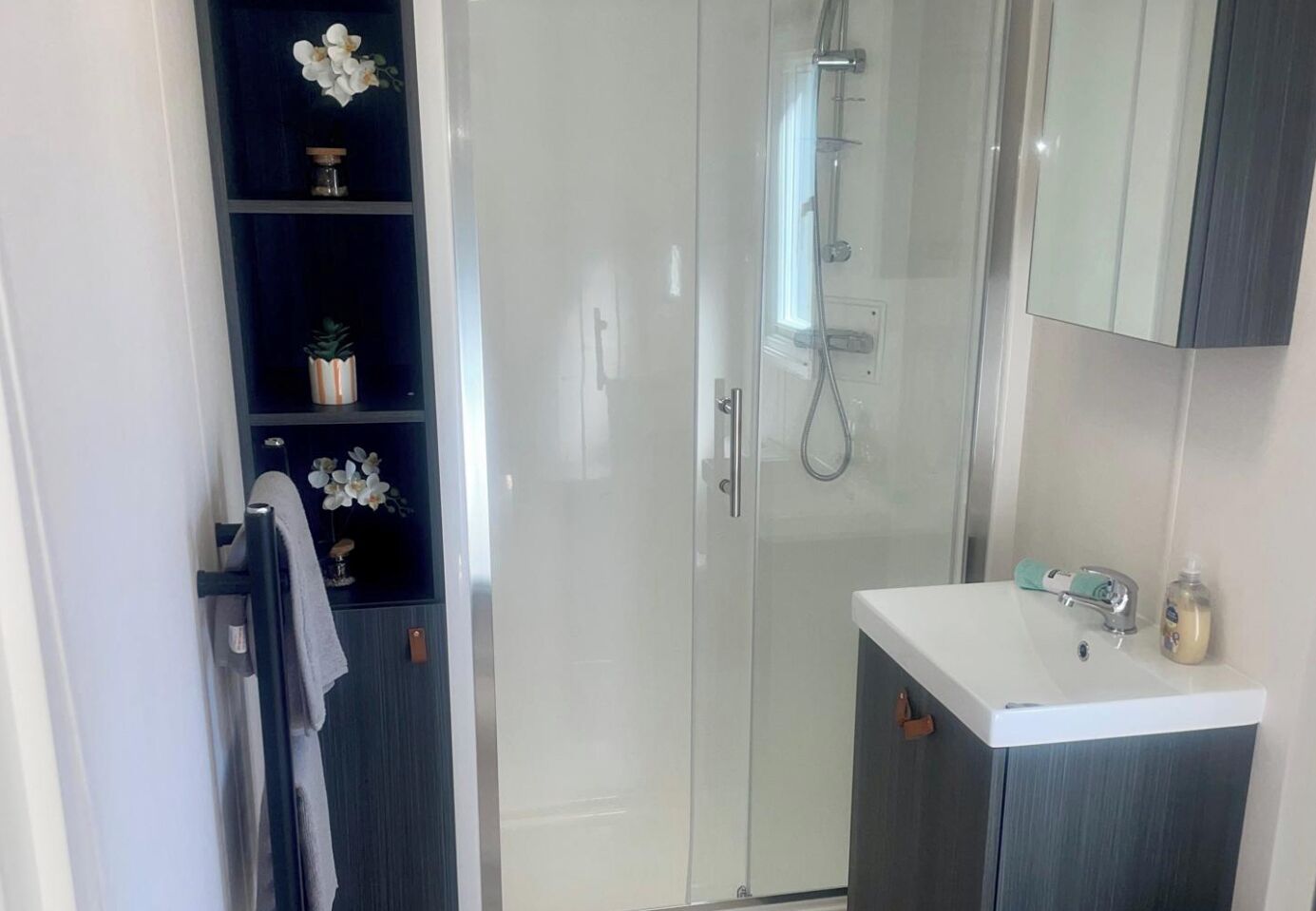 Shower, towels