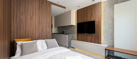 Iron/ironing board, WiFi, bed sheets