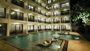 Outdoor pool - B2 Mae Sot Premier Hotel (Mae Sot)