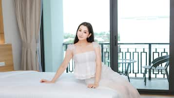 Luxury Triple Pool View | 客房内保险箱、免费 WiFi、床单