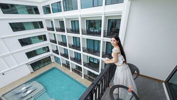 Luxury Triple Pool View | Caja fuerte, wifi gratis, ropa de cama