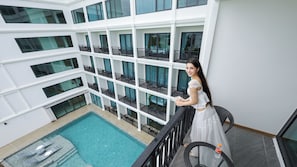 Luxury Triple Pool View | Caja fuerte, wifi gratis, ropa de cama