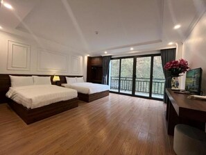 Quarto família | Escrivaninha, quartos à prova de som, Wi-Fi de cortesia, roupa de cama