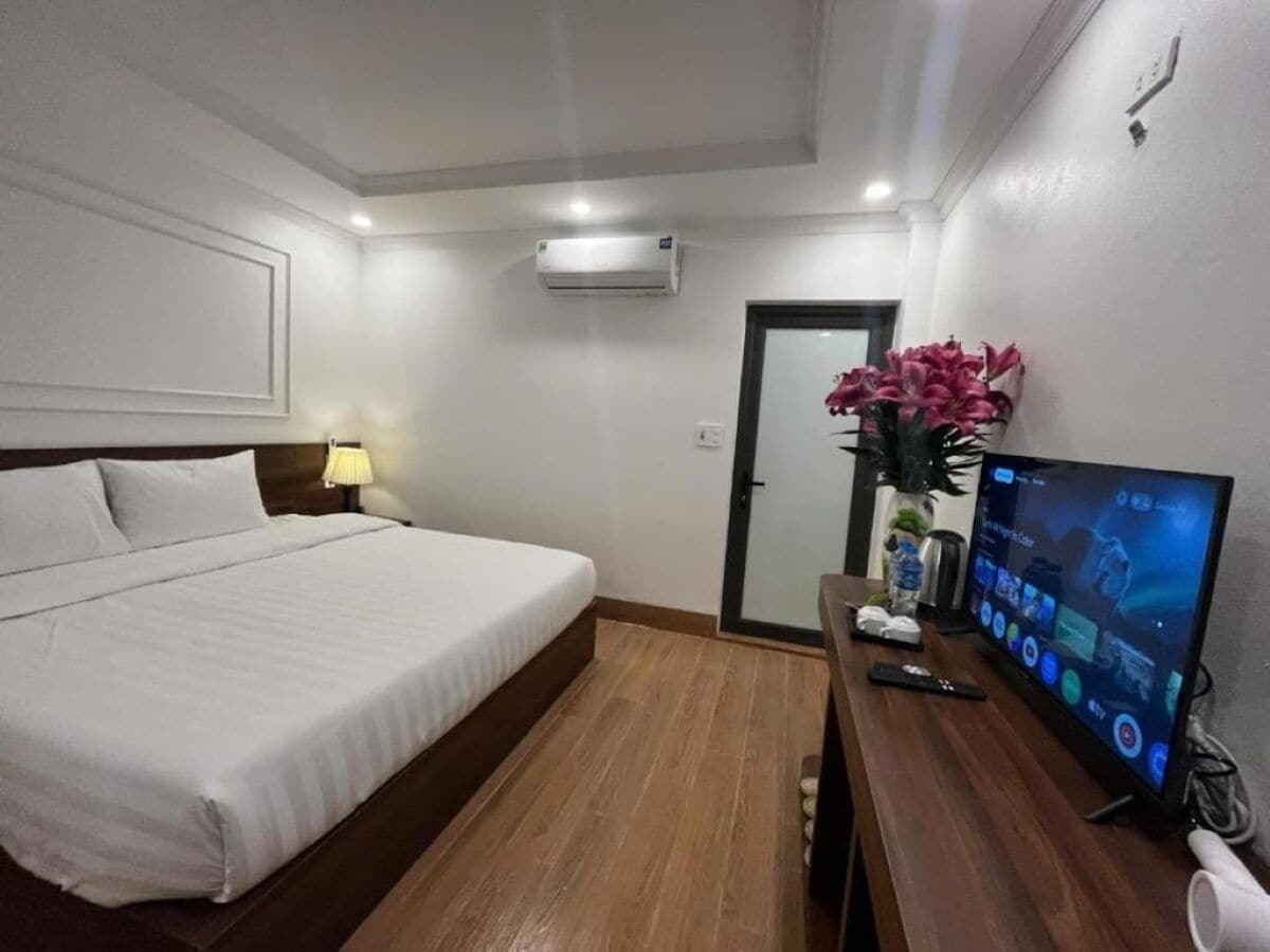 Standard Room | Desk, soundproofing, WiFi (free), bed sheets