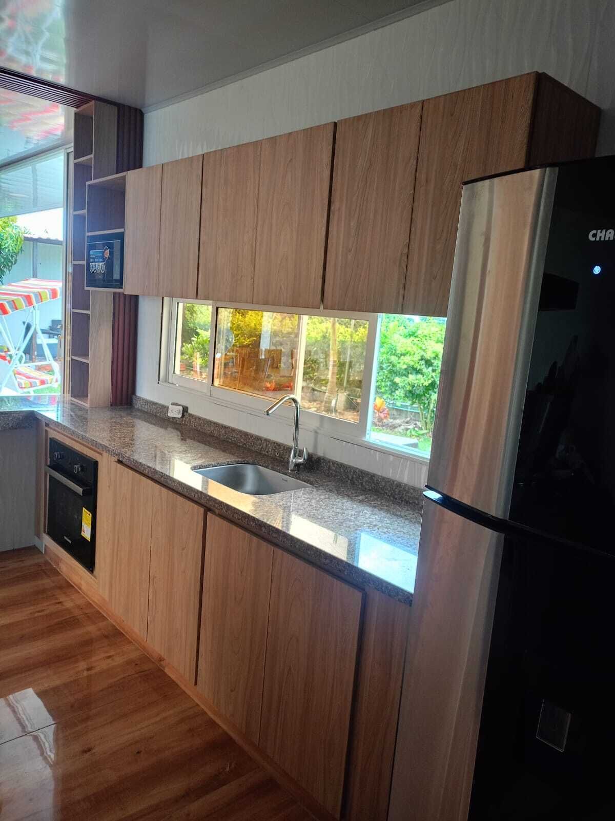 Coffee/tea maker, fridge, microwave, oven