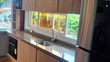 Coffee/tea maker, fridge, microwave, oven