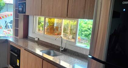 House with a Pool and Jacuzzi in the Coffee Region, 25 minutes from Parque Café