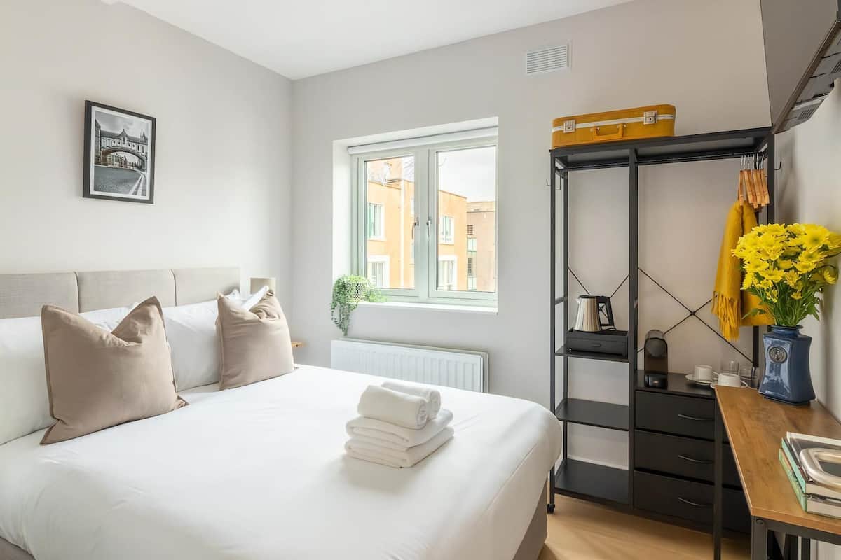 Departamento (Standard Double Room) | Tabla de planchar con plancha, wifi gratis y ropa de cama 