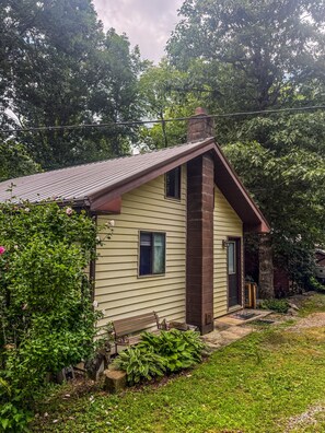 A small house with a sloped roof, a chimney, and a front door. - New Cabin in lake toxaway near gorges state park (Lake Toxaway)