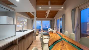 Basic House, 4 Bedrooms, Sea View | Dining