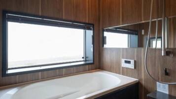 Basic House, 4 Bedrooms, Sea View | Bathroom