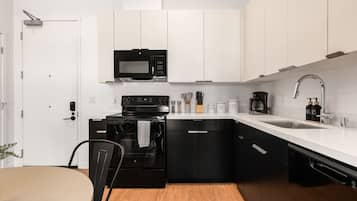 Coffee/tea maker, fridge, microwave, oven