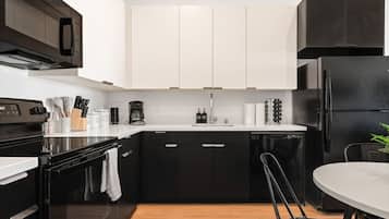 Coffee/tea maker, fridge, microwave, oven