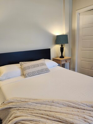 1 bedroom, iron/ironing board, WiFi, bed sheets - Quiet 1-bedroom apartment in charming Elloree, SC (Elloree)