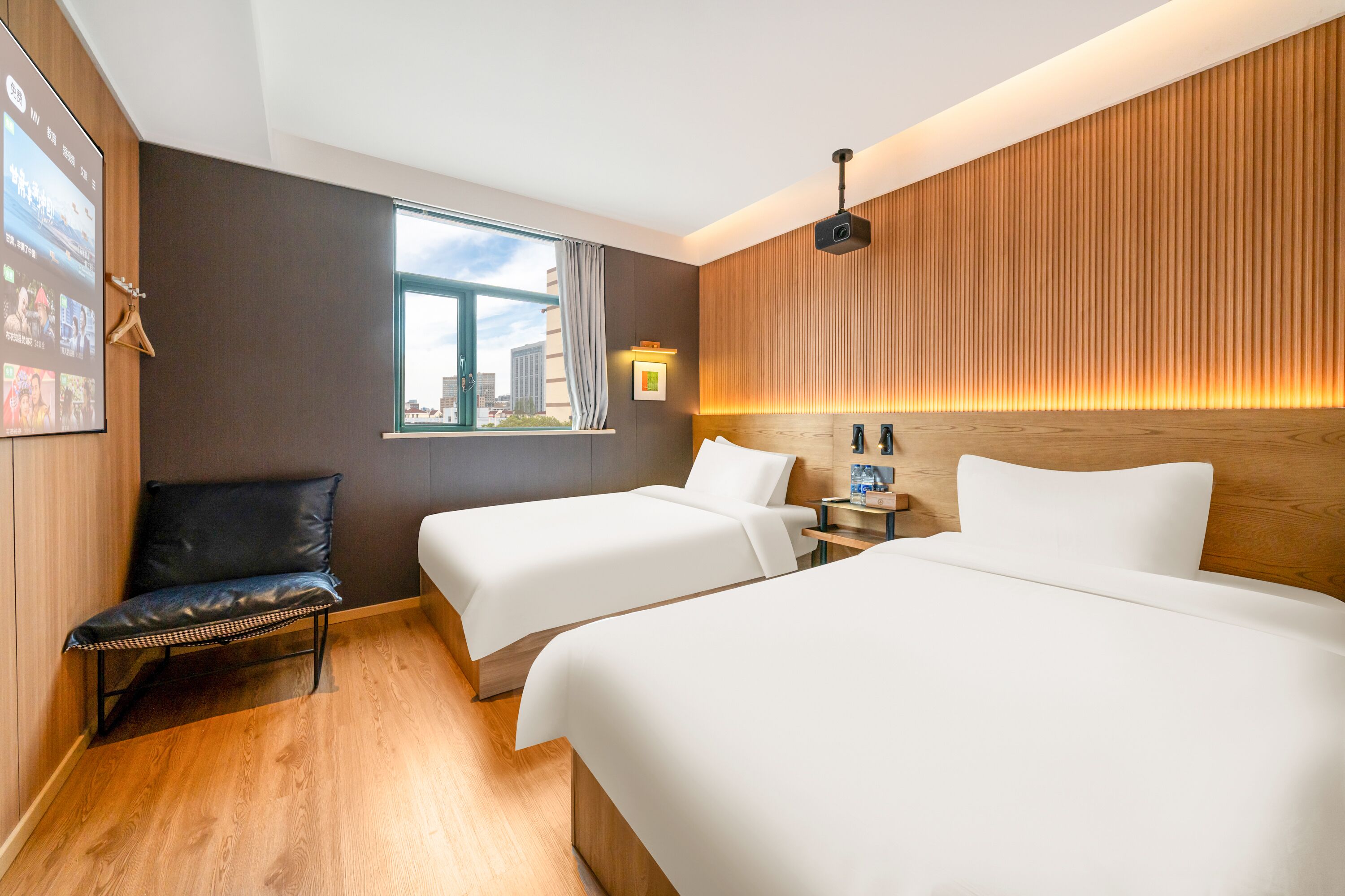 Twin Room, City View | WiFi (free)