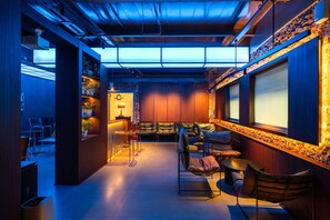 Lobby sitting area - Ru Wei Exquisite Hotel (Shanghai)
