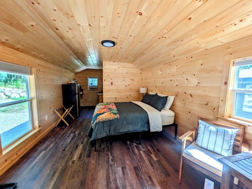 Cabin at the lake, Free Kayaks, Hiking & Fishing