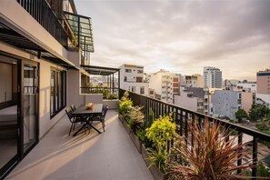 Outdoor dining - Brio Elara Hotel And Apartment (Ngu Hanh Son)