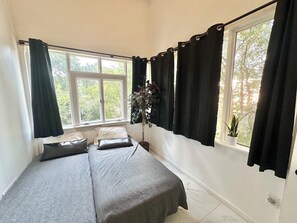 9 bedrooms, iron/ironing board, Internet, bed sheets
