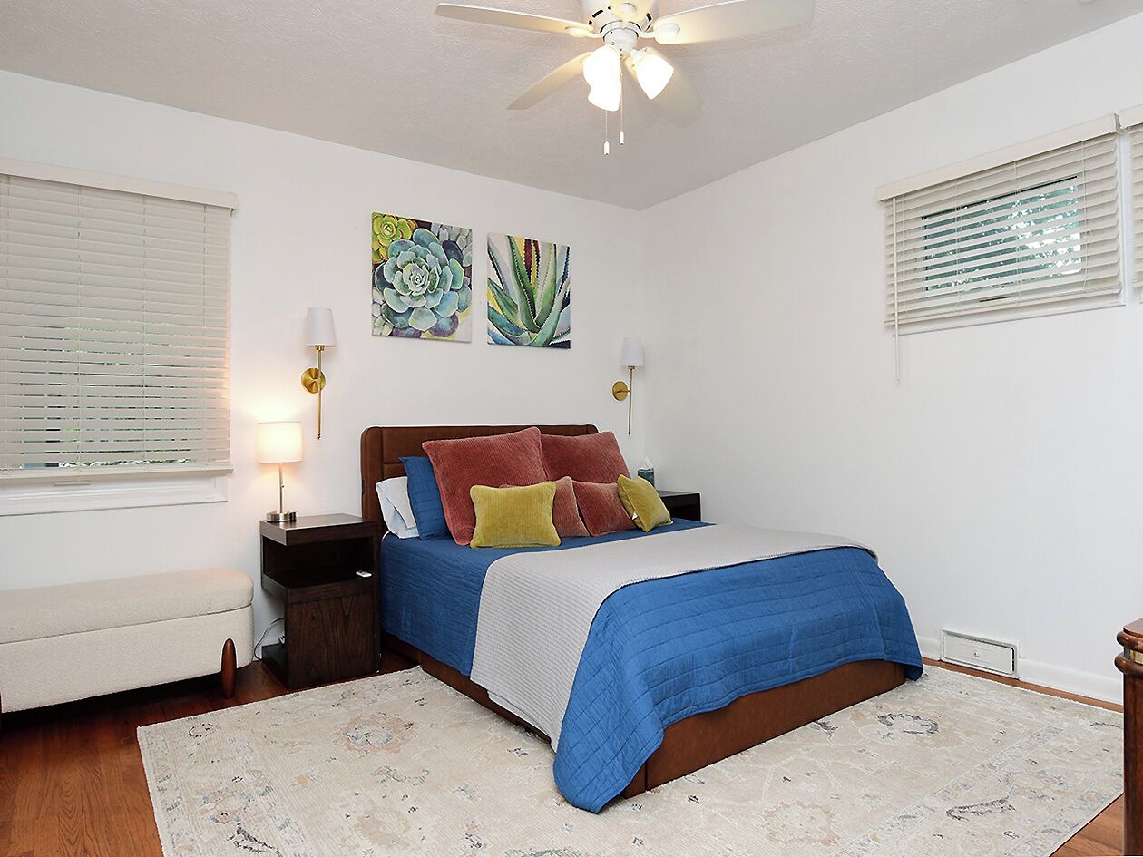 2 bedrooms, iron/ironing board, WiFi, bed sheets