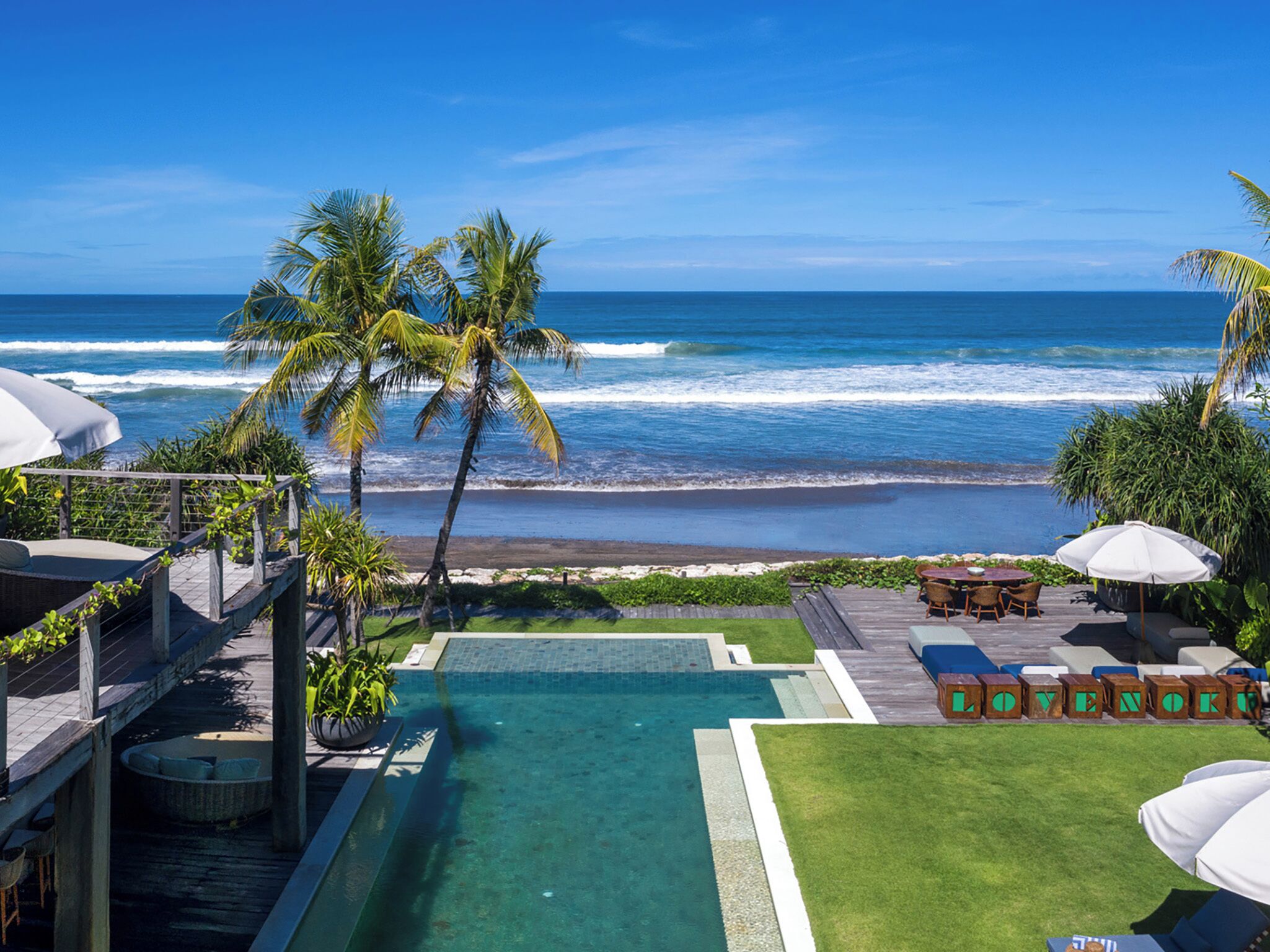 Villa de lujo, 6 habitaciones, vista a la playa | Alberca | 2 albercas al aire libre 