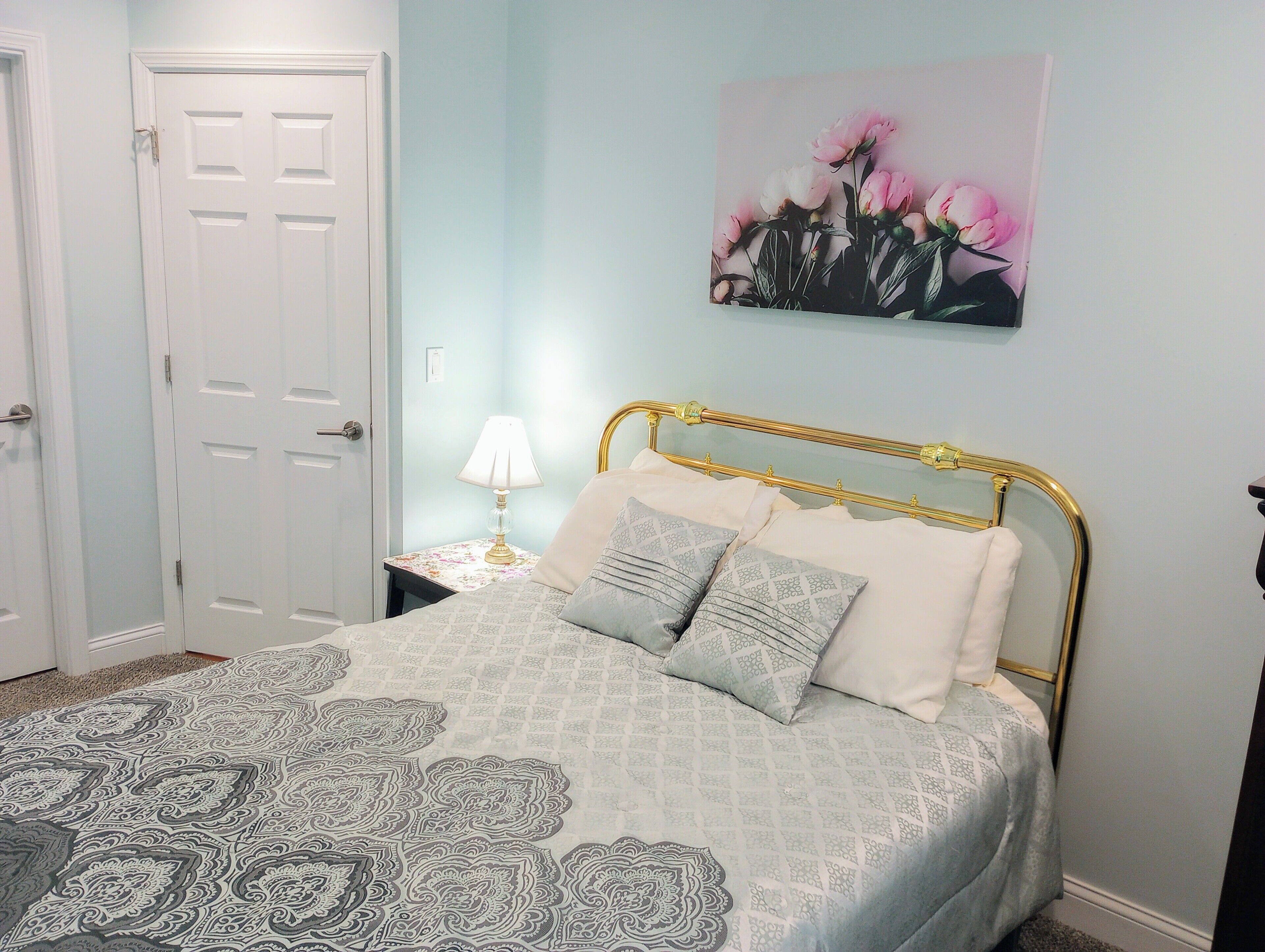 6 bedrooms, iron/ironing board, WiFi, bed sheets