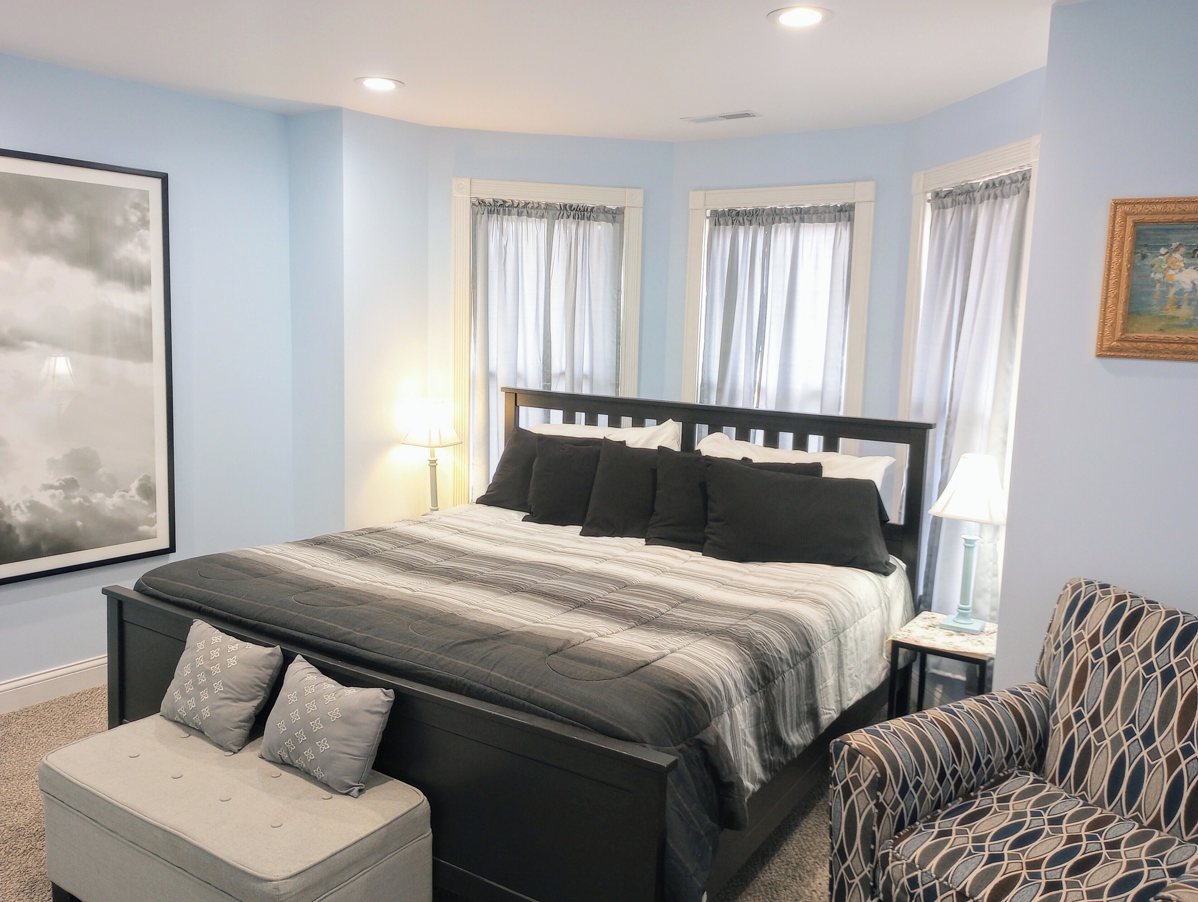 6 bedrooms, iron/ironing board, WiFi, bed sheets
