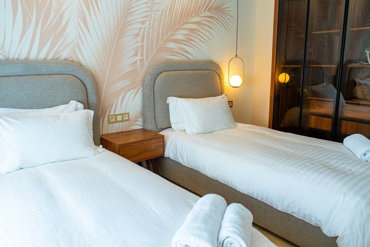 2 bedrooms, in-room safe, WiFi (free)
