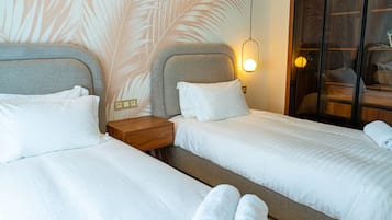 2 bedrooms, in-room safe, WiFi (free)