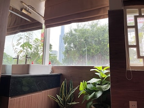 Luxury Double Room, River View | Bathroom | Towels, soap, shampoo, toilet paper - GOOD FOR YOU 1 HOTEL (Ho Chi Minh City)