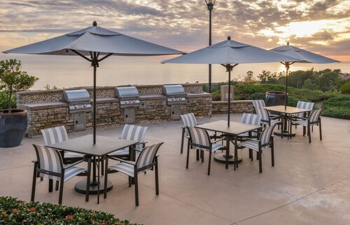 2-bedroom hotel suites with AC in gorgeous Newport Beach
