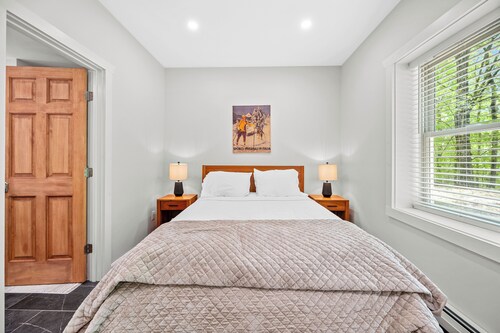 TreeTop Chalet 4BR & Pool - Upper Mtn Road Stowe