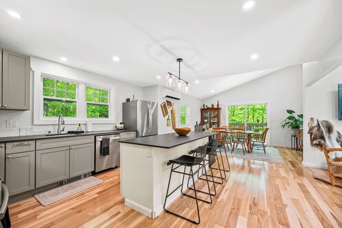 TreeTop Chalet 4BR & Pool - Upper Mtn Road Stowe